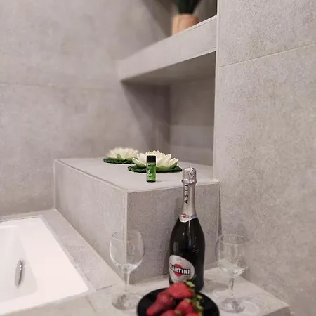 Navarino Jacuzzi Studio Rt Hospitality Services アパート *