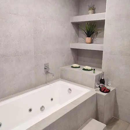 Navarino Jacuzzi Studio Rt Hospitality Services Thessaloniki