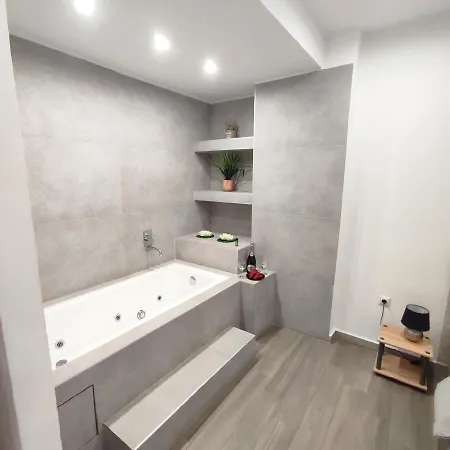 Navarino Jacuzzi Studio Rt Hospitality Services * Szaloniki